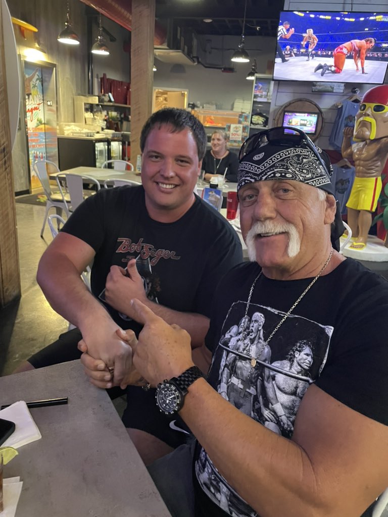 RocketFuelNeary's tweet photo. Came out for some dinner and drinks @HogansHangout and left with a memory that’ll last a lifetime! Thanks for being super nice and cool #brother @HulkHogan https://t.co/zRb1mdPl8a