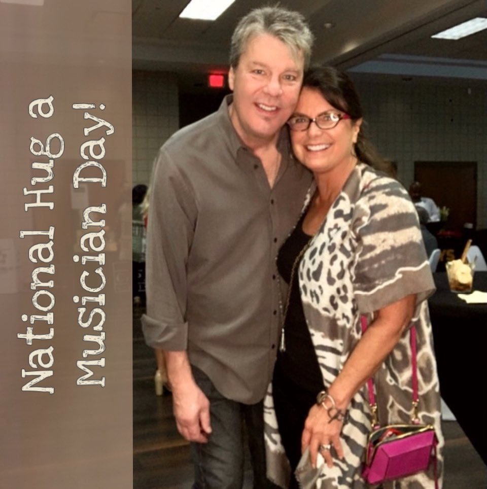 LivingWithMir's tweet photo. I kinda fancy my musician! 💜
Happy National Hug a Musician Day! 🤗😉😎🤩
#muscian #hugs #bass #livingwithmir🍏 https://t.co/bX83YG7M9Z