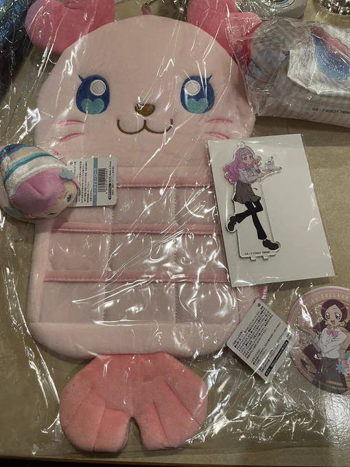 買う予定無かったけど視界に入ってしまったので腹筋バキバキのくるるん買ってしまった... 