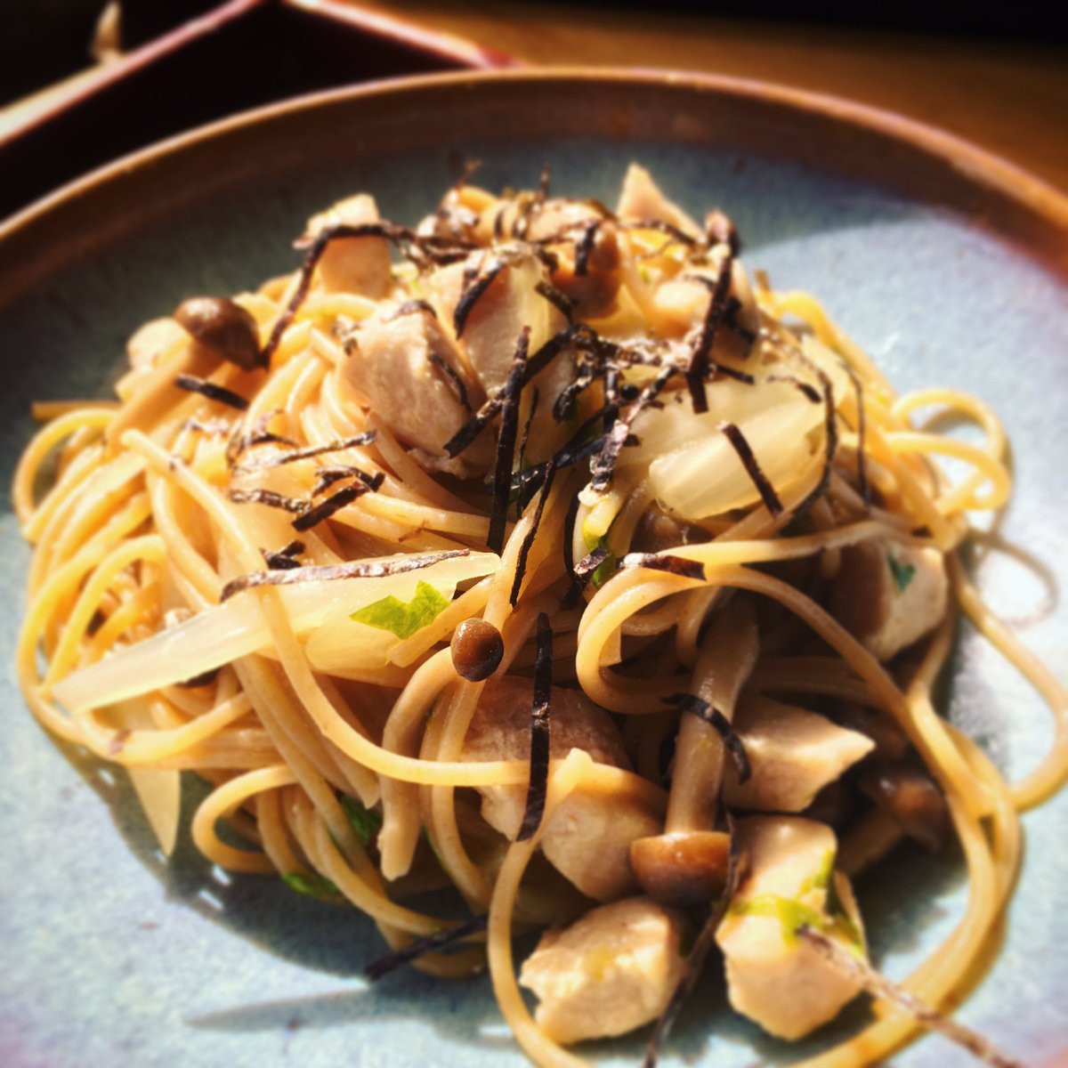 F_kawasy's tweet photo. 全粒粉パスタで和風アーリオオーリオ。やっぱ少しモッサリするなぁ。濃い味の方が良さそう
#毎日パスタ
#pastaintegrale https://t.co/tbhjAXh9Qs