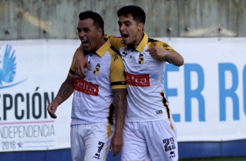 kandyuc's tweet photo. 9 meses le bastaron a #CoquimboUnido para subir a Primera. Sus jugadores le prometieron a su hinchada esa oscura tarde del 14 de Febrero del 2021 volver al sitial de honor hoy se cumplió la promesa a una hinchada que nunca los dejó de alentar. Se merecen todo!! https://t.co/CWGJOe3Ecc