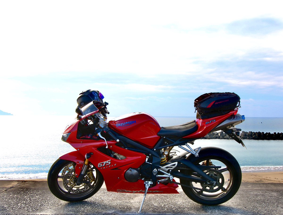 43Spped's tweet photo. 今日は友達とツーリング。
天気も良く気持ちよかった！
#xjr400r
#空冷4発
#デイトナ675
#mt07
#vストローム250
#背が高くて手足が長い人はバイクに乗っている姿がかっこいい https://t.co/ZzQSX1YJjb