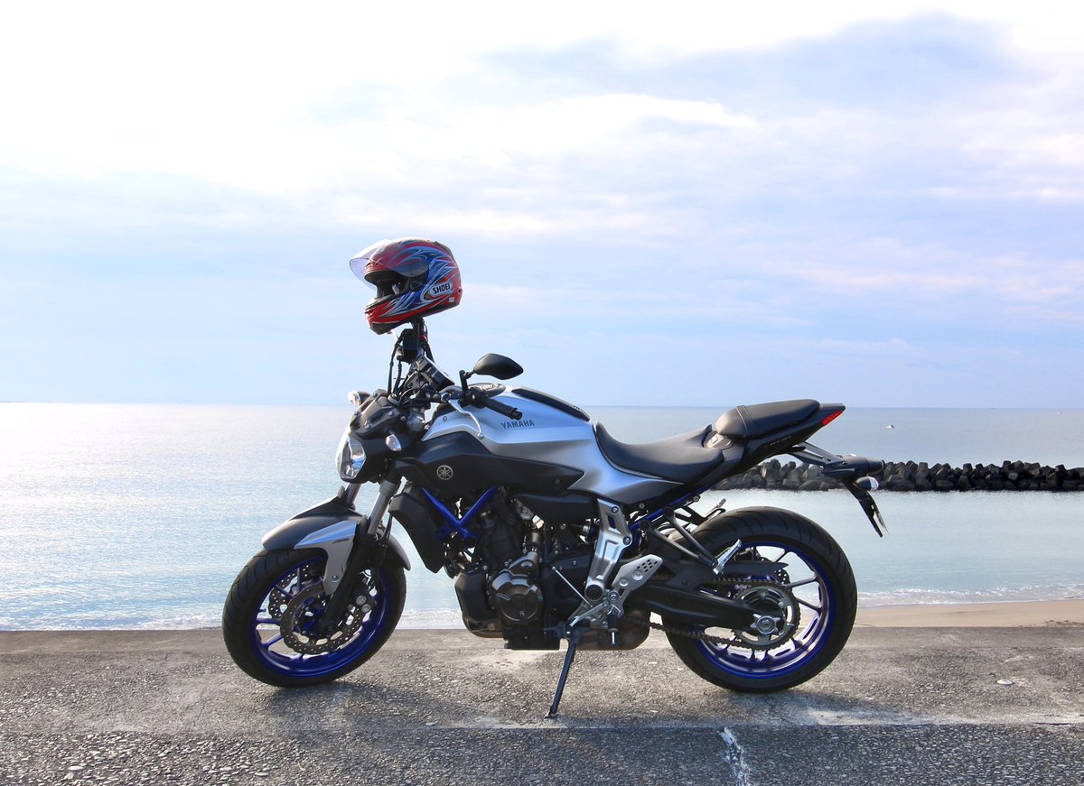 43Spped's tweet photo. 今日は友達とツーリング。
天気も良く気持ちよかった！
#xjr400r
#空冷4発
#デイトナ675
#mt07
#vストローム250
#背が高くて手足が長い人はバイクに乗っている姿がかっこいい https://t.co/ZzQSX1YJjb