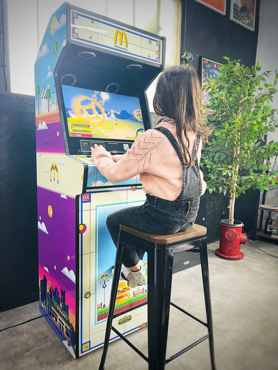 arcadevintagefr's tweet photo. Work in progress 😊 bêta-testeuses
🕹 entièrement fait main dans nos ateliers. #mcdonalds édition ultra limitée !!
.
Profitez d'une borne d'arcade vintage édition McDo™ spécialement réalisée pour le jeu Monopoly McDonald’s™.

#McDonalds #Monopoly #McDoChallenge #Concours https://t.co/tVsoVDqgKZ