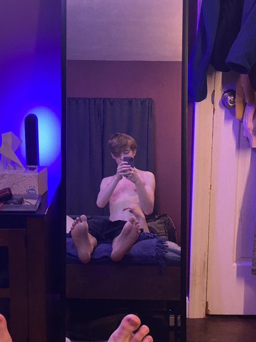 What I see vs what the mirror sees https://t.co/b2jYpfLh3q