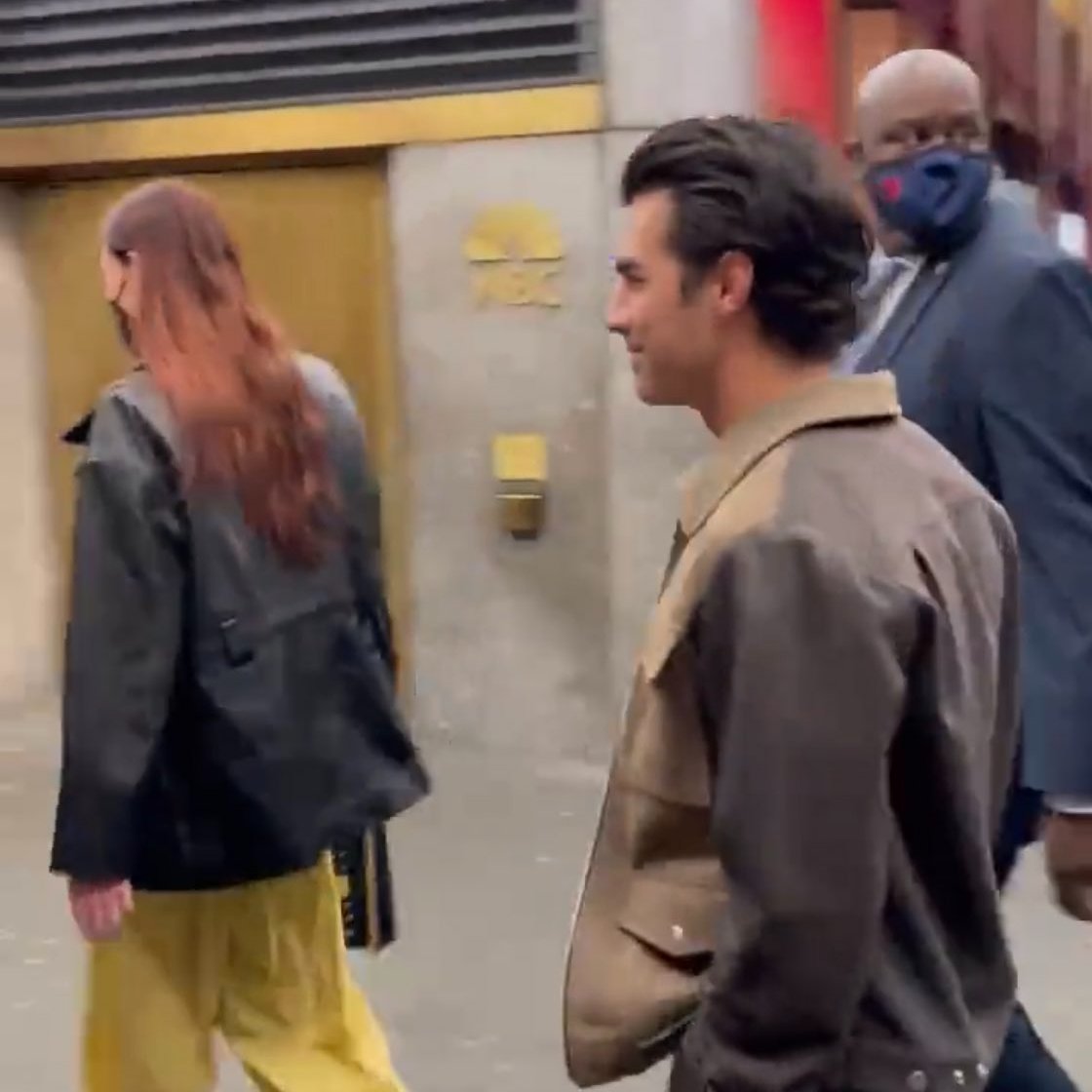 TheSwiftSociety's tweet photo. 📸 | Blake Lively and Ryan Reynolds, Cara Delevingne, Anya Taylor-Joy, Joe Jonas and Sophie Turner, have all been spotted at @nbcSNL tonight for @TaylorSwift13's performance. https://t.co/KSjHzAd2aV