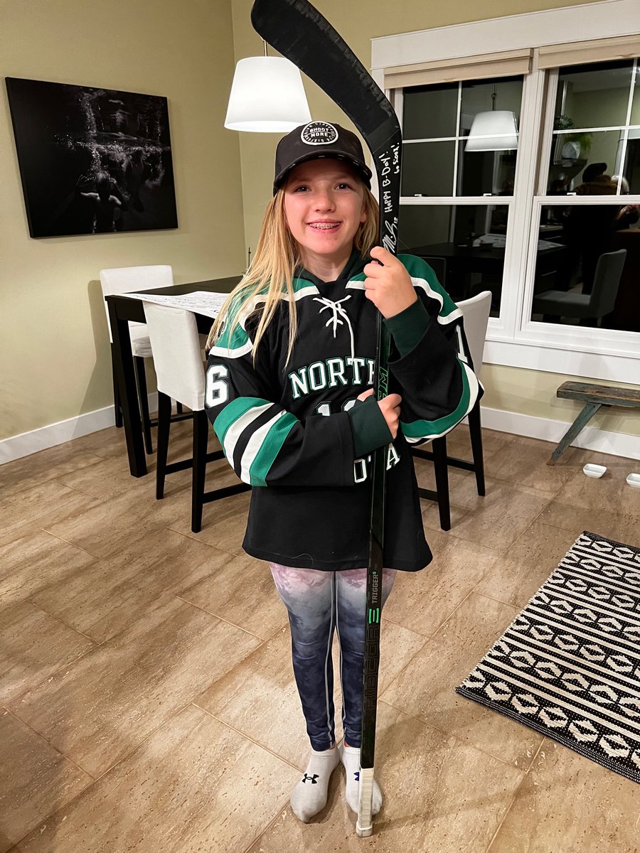 MikemavisMach's tweet photo. That moment when @GMish16 gives my daughter his stick. Thank you for making her birthday extra special! https://t.co/NmHIqNQM03