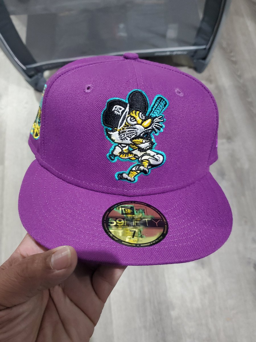 tripleDfitteds's tweet photo. @HatAddicts Tie between these 2 https://t.co/w2LY8w7Gx9