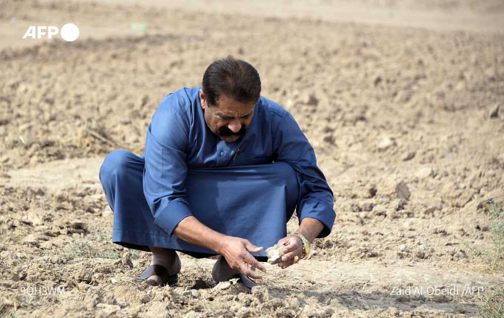 AFP's tweet photo. Iraqi farmer Khamis Ahmad Abbas lost it all when his battle with drought forced him to abandon his land

Experts warn record low rainfall, compounded by climate change, are threatening social and economic disaster in Iraq https://t.co/bRj6EDngJ3 https://t.co/R1MmM6aNRo