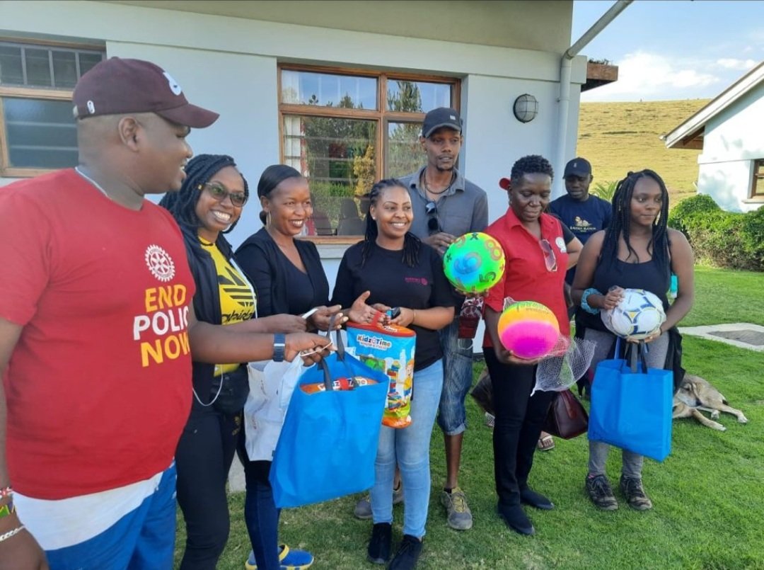 rcamm2021's tweet photo. All Smiles and excitement: Rotaract Club of Arusha City @ArushacityC is joined by Rotaract Clubs of Mombasa @Rcmombasa and Westlands  @racwestlands; and Rotary Club of Arusha Mount Meru @rcamm2021 during a visit to Plaster House in # Arusha, Tanzania. @d9212 @district9214 https://t.co/2WNoIzHYoN
