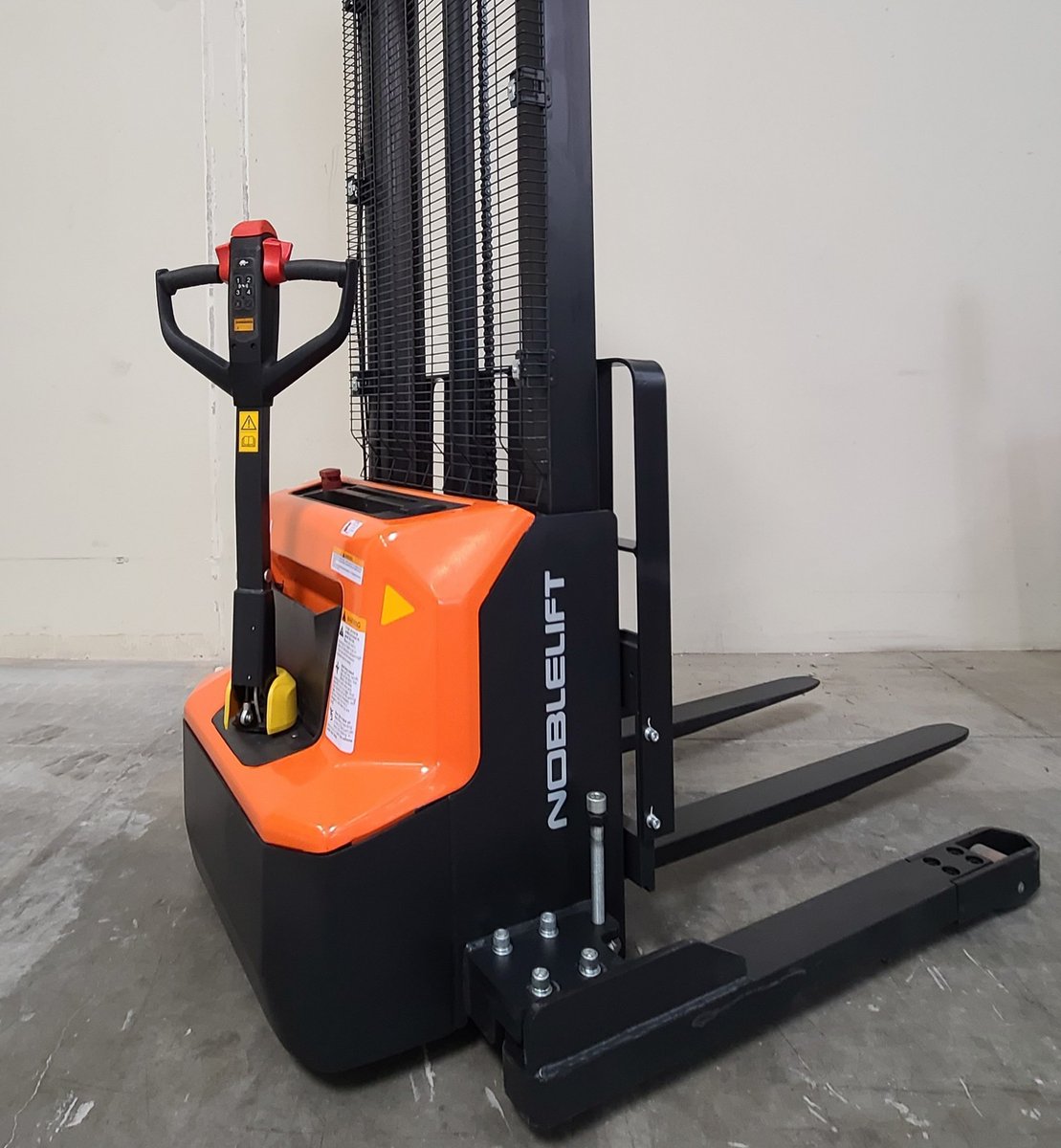 DonofNoblelift's tweet photo. PSE26NSL Series Full electric Lithium-Iron (LFP) Walkie Straddle Stacker, 2600lb cap., 78-142" lift, 2.5 hr. quick charge, Keyless Pin Code, RFID access, steel cover, w/ 24V/60A Lithium battery. 909-212-1962 don.hwang@nobleliftna.com #noblelift #straddlestackers #palletstackers https://t.co/YPN6Tpr5jR