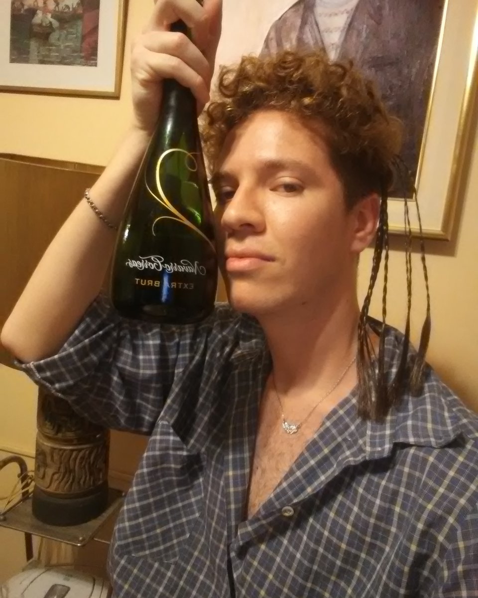 AlesPol11's tweet image. #navarrocorreas
🍾❤