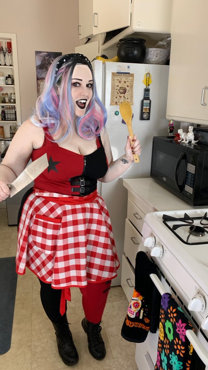 Hope everyone had a fun and safe #Halloween this year! I started home but dressed as #HarleyQuinn as Betty Crocker! #geekygirl #GeekSuite