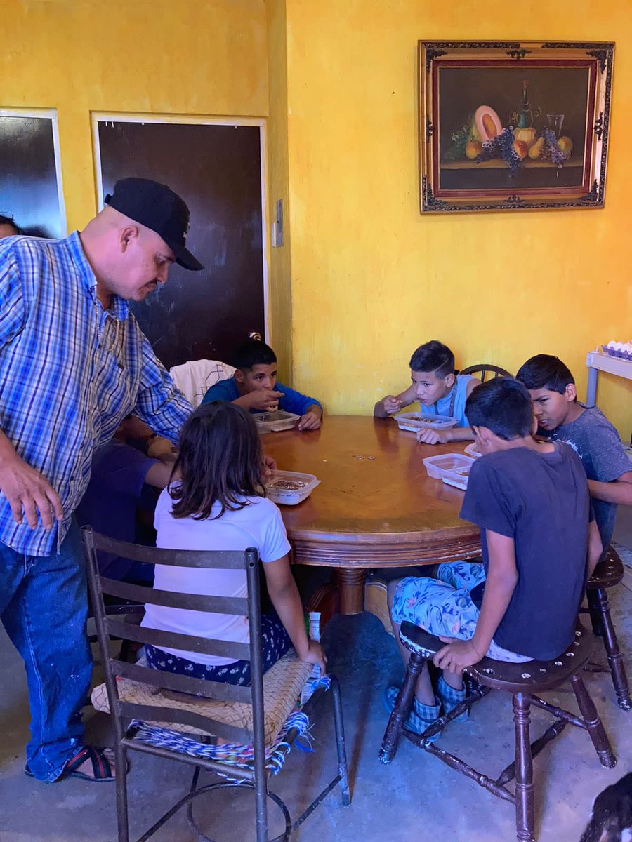 DemanoamanoACmx's tweet photo. Gracias 🙏🏼 gracias gracias por sus donativos para los 66 niños del comedor que en conjunto con el señor Manuel GARCIA operamos en Hermosillo, Sonora en una de las colonias más necesitadas y olvidadas #paseosdelpedregal #40m2 #dona faltan puertas 🚪y pisos. Da la mano 😍 https://t.co/MCibjryGKr
