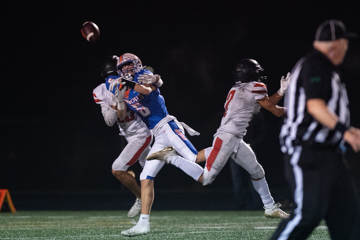 AmandaCowan10's tweet photo. Ridgefield gets the edge on Orting 27-14 to advance in the playoffs. Here's a photo gallery: https://t.co/wRgK3Rvp2u https://t.co/JXORftaCuQ