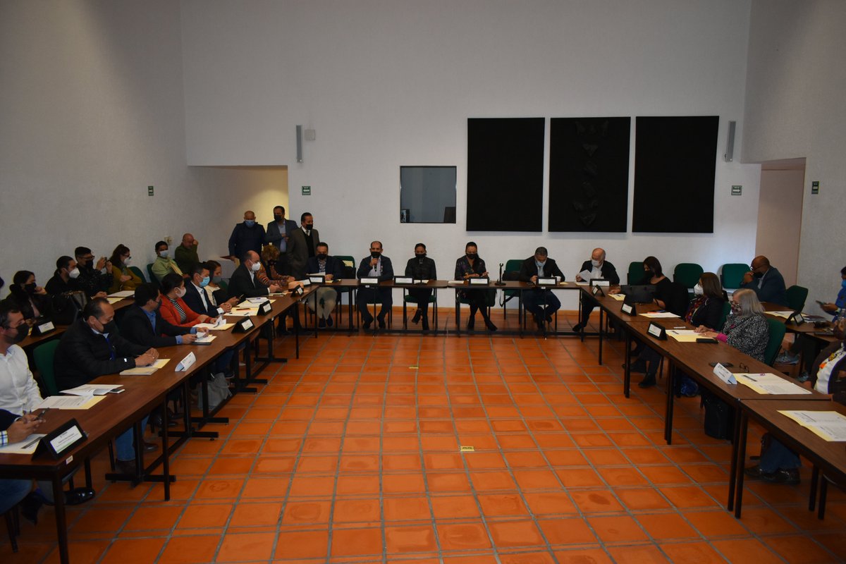 SecTurismoSLP's tweet photo. Primera Reunión del Subcomité de #TurismoSostenible con el objetivo de elaborar el diagnóstico, problemática y perspectiva de solución del sector así como la visión y misión que serán incluidas en el Plan Estatal de Desarrollo.
#PotosíParaLosPotosinos #SecturSLP https://t.co/nidhQGjdqh