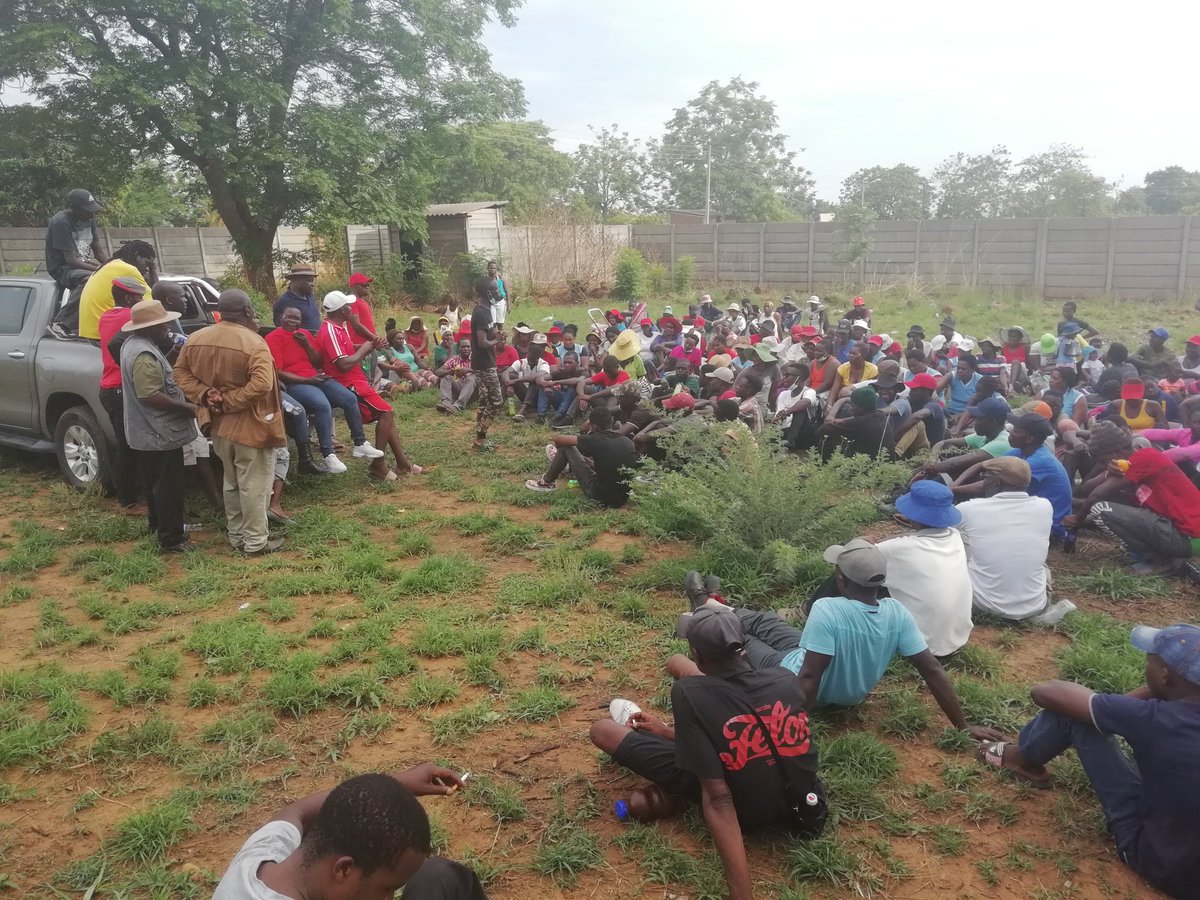 MateteYoung's tweet photo. Yesterday in Gweru Mkoba with @ProjectVote263 Chair @AllanChipoyi conducting  sports tournament as we intensify voter mobilization and voter education drive in preparation of the upcoming @ZECzim reg blitz.
Be part of the #RegisterToVoteZW donate below 
https://t.co/K2JFco6crD https://t.co/uv54g5STON