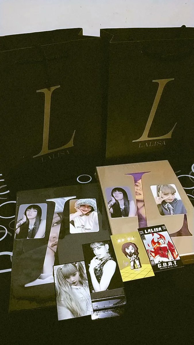 kinda_blink's tweet photo. OH MYYY LALISA IS FINALLY HERE🤩😭 the long wait is over! THANK YOU SO MUCH @TeamLalisaPH @TeamLisaPH for the freebies and to the LALISA paper bag 🛍️ it looks expensive🤧😚 IM SHAKINGGGGGG 

I VOTE #MAMAVOTE #lisa https://t.co/4V9jk3gjtm