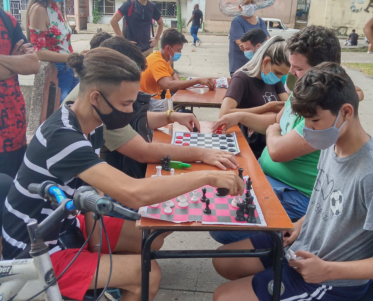 acastillonor's tweet photo. Las Ferias recreativas realizadas en esta jornada llenaron de colores y alegría las calles de estos municipios en donde los jóvenes de la @universidad_uci  pusieron su mano, y también el corazón, para hacer de estos escenarios una fiesta de barrio.
@raydelmp @CubaMES https://t.co/tAlblWPp72