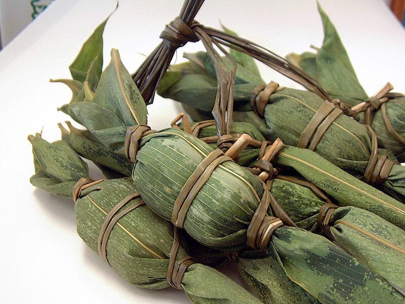 @abulasumasi ○で笹団子を表したのかな、と思ったけど調べてみたらこんな形だった。 