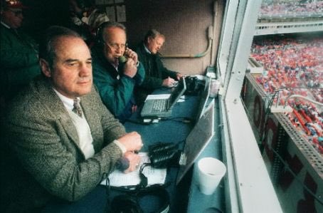 eddiepence's tweet photo. RIP to 1/3 of the greatest sports radio broadcast team in history. #SamHuff #RIPSamHuff #FrankSonnyandSam #HTTR https://t.co/zmw276BQeC