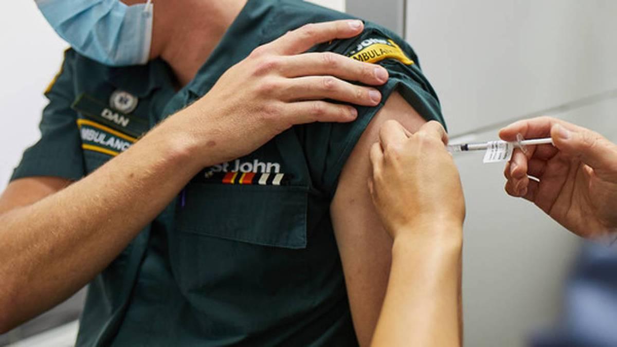 Returning Kiwis struggle to get their overseas vaccinations recorded in NZ  nzherald.co.nz/nz/covid-19-de…