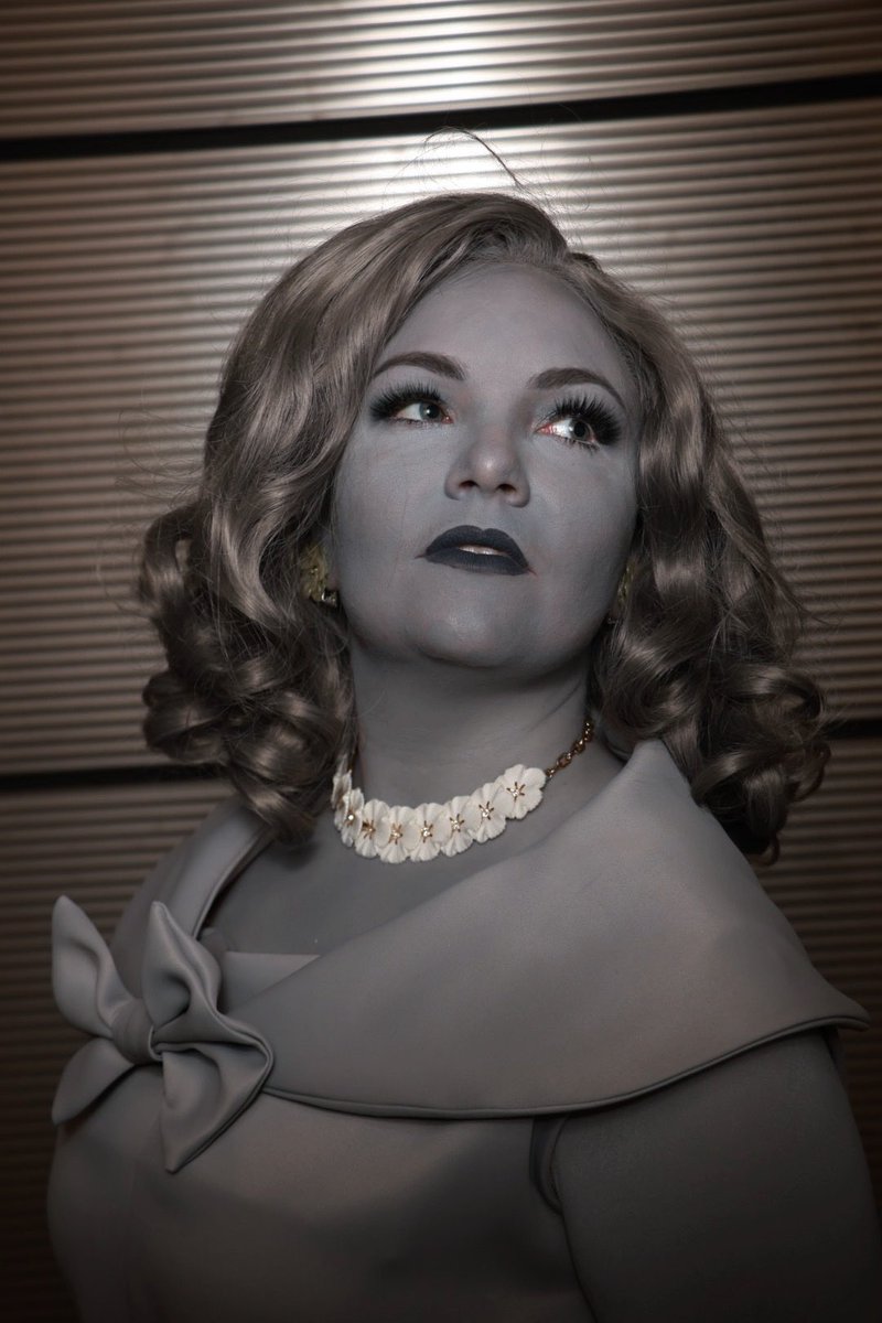 HannahLaulis's tweet photo. Hey I went to @NY_Comic_Con and repped @MarvelStudios @wandavision 1950’s Wanda 🖤 https://t.co/HxvX75cUSY