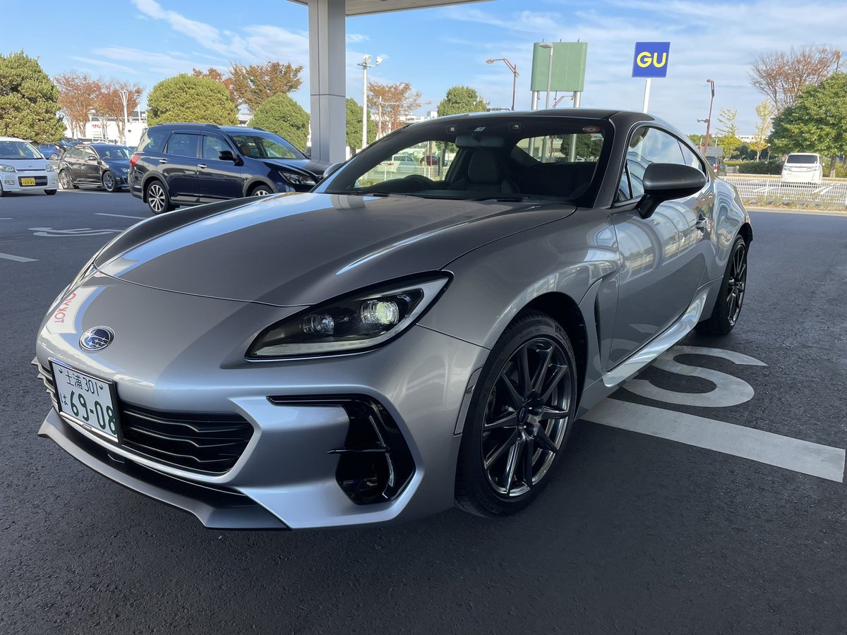 mabecchi's tweet photo. BRZのAT車を試乗してきました。
シフトチェンジの速さに、MTじゃ無くても良いと思えました。
アイサイトが付いてるから、リセールバリューも悪く無いのでは？
日本で１番安全に乗れるスポーツカーだと思います。
#SUBARU #BRZ https://t.co/AOWnSawvTR