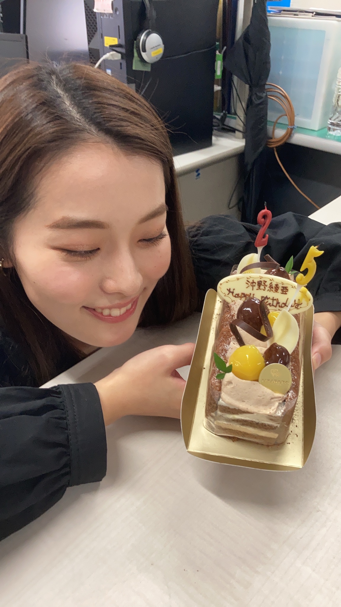 沖野綾亜のチルドキ 今週は11月19日が沖野さんの誕生日という事で エンディングで沖野さんには内緒でedテーマの曲 を入れ替えて ケーキのサプライズを行いました 改めて 誕生日おめでとうございます さて 来週のメッセージテーマは 噂 で