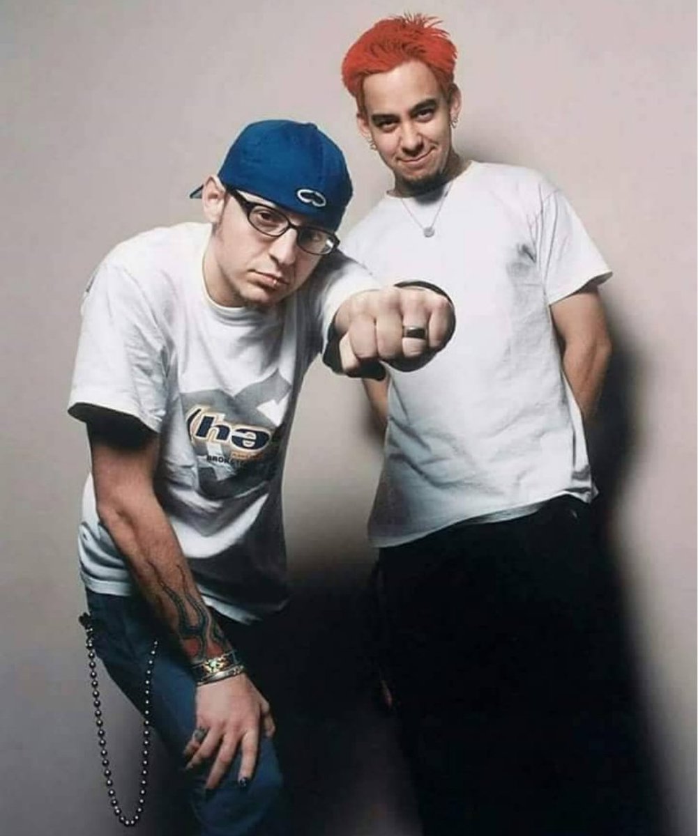 BinneyLouise's tweet photo. Happy #officialbennodaday
#brothersforever
#mikeandchester
β€β€β€πΉπ€ https://t.co/X9860uR70A