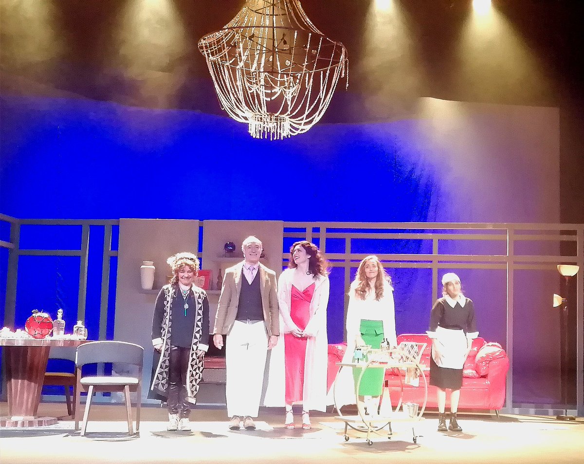 HaunaniRuiz's tweet photo. #NoSePierdan #EspírituBurlón Buenísima!! #SePresenta en el #TeatroSanJerónimo solo #Sábados y #Domingos #NoSeLaPierdan con un #GranElenco #RegresemosAlTeatro #México #QueVivaElTeatro #Lemon9años @lemoncomunicamx https://t.co/sx59gFHL5w