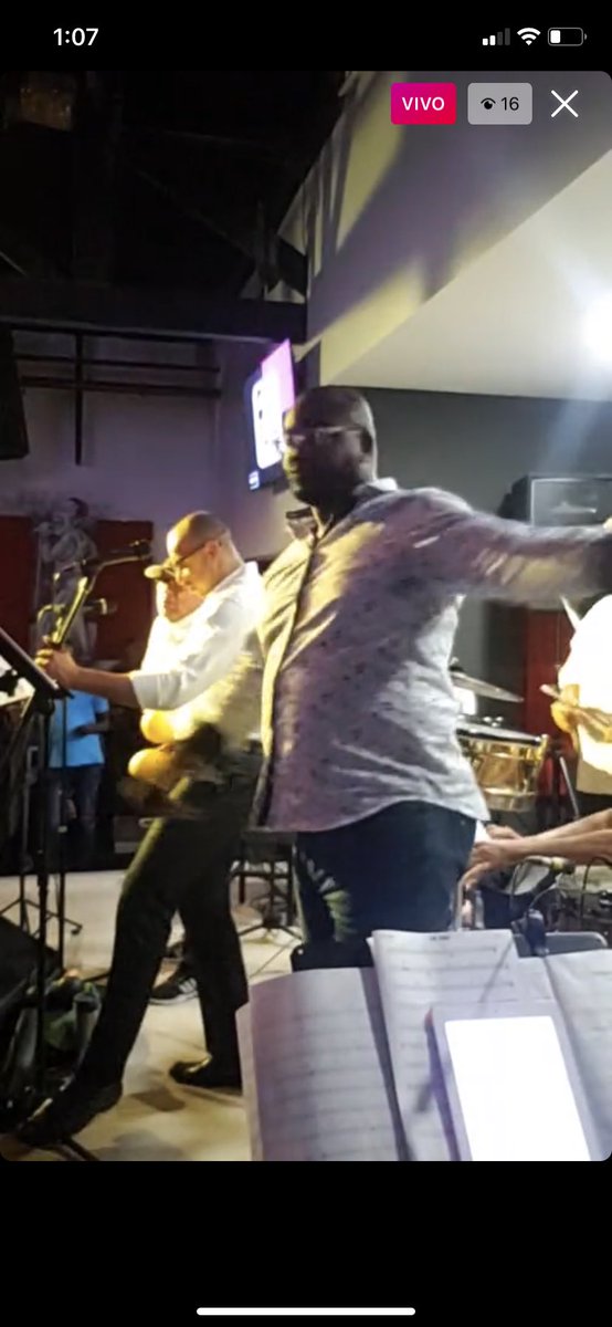 MarcialSonero's tweet photo. .@MarcialSonero en #CitoBar Maracay en Tributo a @gilbertoSR
#Aguapalosgallos
#Camínalo https://t.co/CmMeNWbfP3