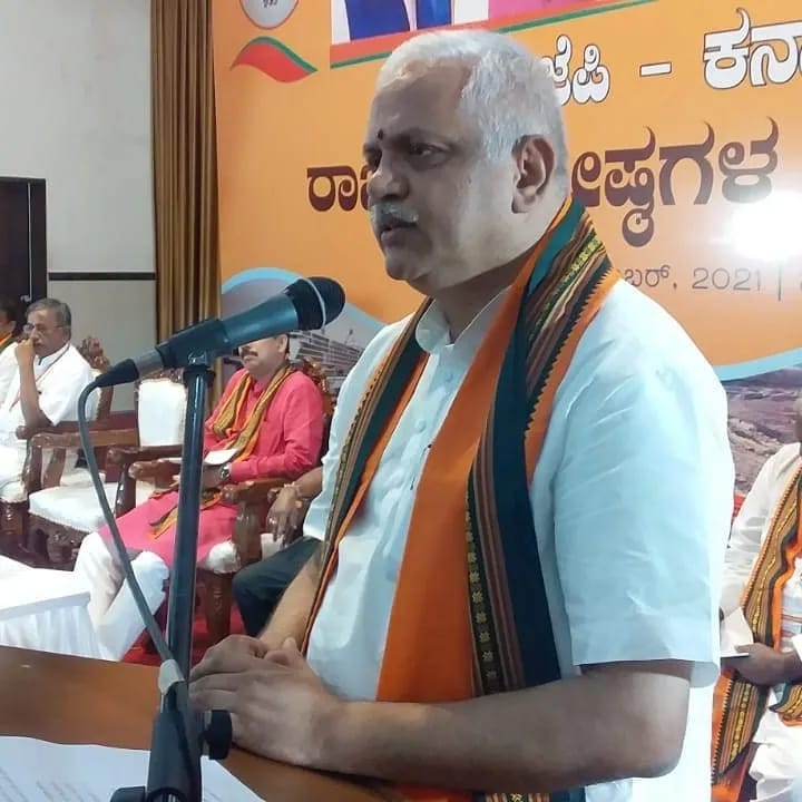 Premananda_1's tweet photo. ದಕ್ಷಿಣ ಕನ್ನಡ ಜಿಲ್ಲೆಯಲ್ಲಿ ನಡೆದ ರಾಜ್ಯಮಟ್ಟದ ಪ್ರಕೋಷ್ಠಗಳ ಚಿಂತನ ವರ್ಗ ಕಾರ್ಯಕ್ರಮದಲ್ಲಿ ಪಾಲ್ಗೊಳ್ಳಲಾಯಿತು.

ಕಾರ್ಯಕ್ರಮದಲ್ಲಿ ರಾಷ್ಟ್ರೀಯ ಸಂಘಟನಾ ಪ್ರಧಾನ ಕಾರ್ಯದರ್ಶಿಗಳಾದ ಶ್ರೀ ಬಿ ಎಲ್ ಸಂತೋಷ್ ಜೀ ಚಿಂತನ ವರ್ಗದಲ್ಲಿ ಮಾರ್ಗದರ್ಶನ ನೀಡಿದರು https://t.co/AqcmsMUGNb