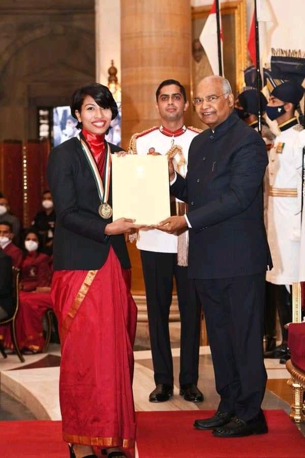 geetashrilachit's tweet photo. Congratulations @LovlinaBorgohai 💐on being conferred the nation's 🇮🇳 highest honour #MajorDhyanChand #KhelRatnaAward2021.

We are so very proud of you!!!👍

#ProudAssamese
#InspirationToMany https://t.co/qsjDMcMx4D