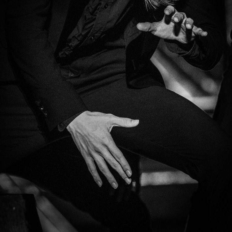 chrryblssm_nana's tweet photo. มือจีซอง                             มือน้องแจมิน https://t.co/RSVQ9cfH3E