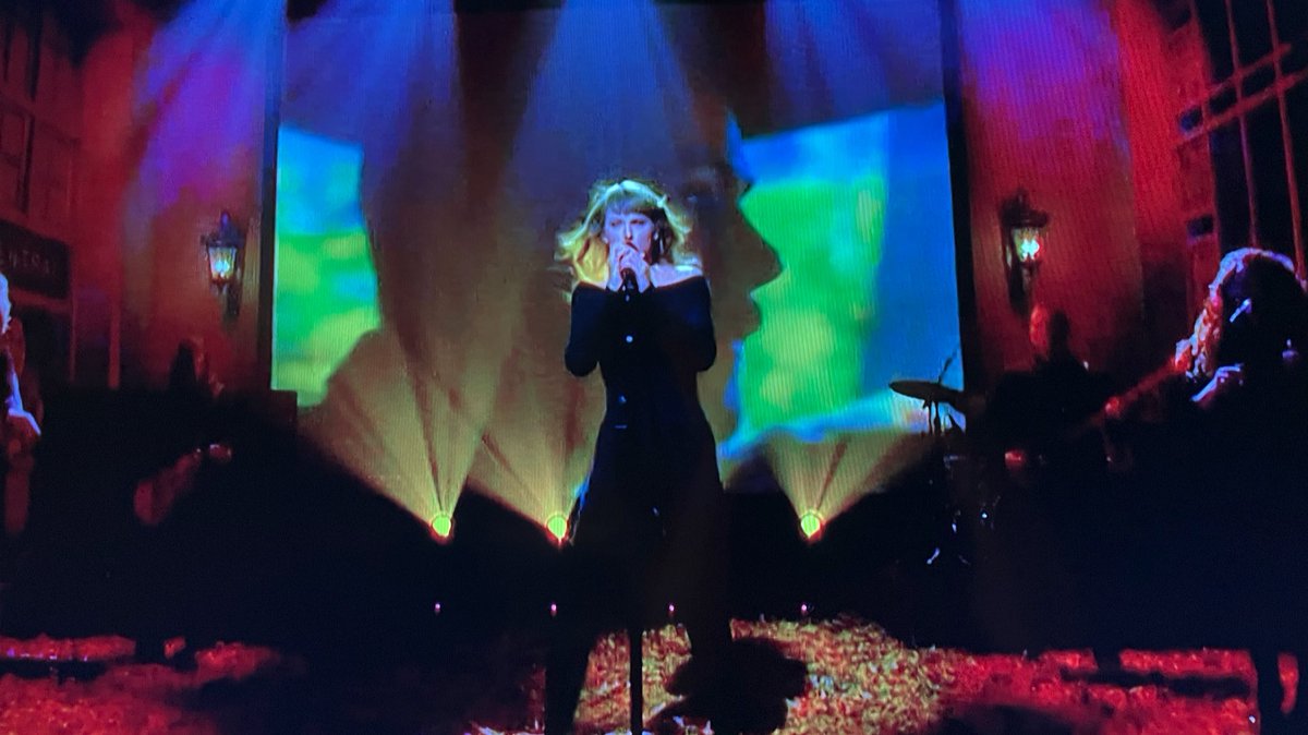 TSwiftLA's tweet photo. #TaylorOnSNL #AllTooWellTenMinuteVersion https://t.co/Czu0PMVIgI