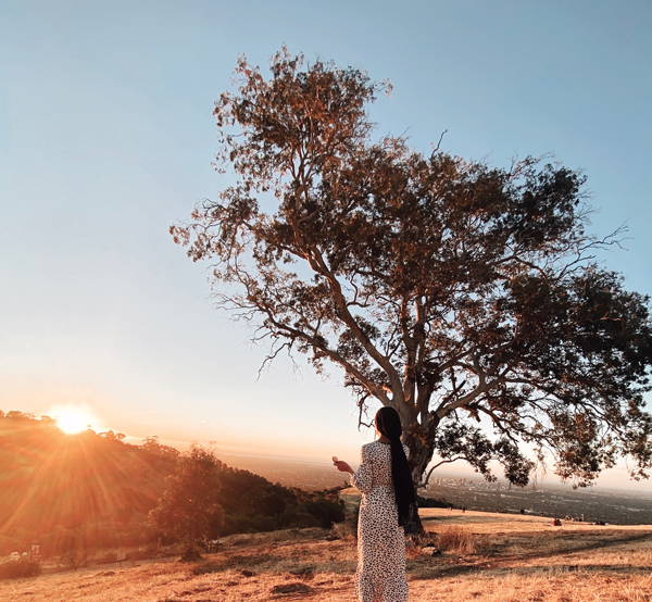 UniversitySA's tweet photo. UniSA's Images of Research and Teaching competition 2021 produced some striking images including this photograph by Fariba Sahel, displayed on the #unisaLED screen today and portraying "a refugee girl being in awe of how glorious the sunset is". https://t.co/0B0tDQGGkd https://t.co/oh1UgXe5xJ