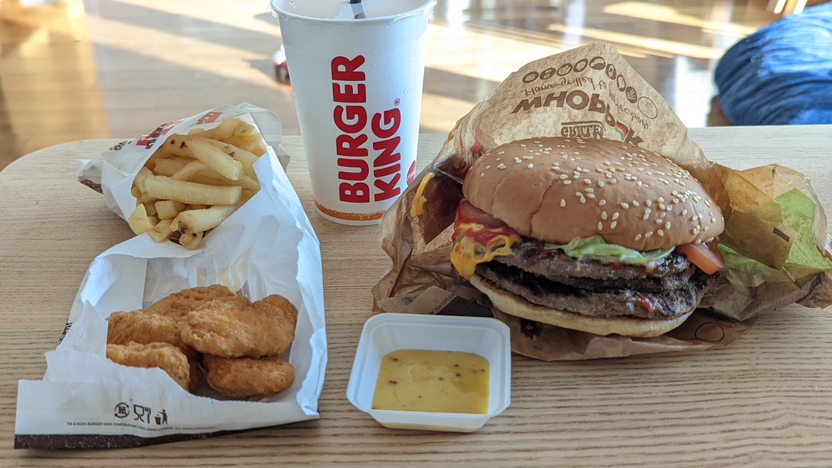debittoinjapan's tweet photo. Aqui teneis el menu de Burger King que con cupon descuento se me ha quedado en 900 yen! Me he ahorrado 1200 yen con el cupón! #menuapp #Japon https://t.co/hBqInVbvEm