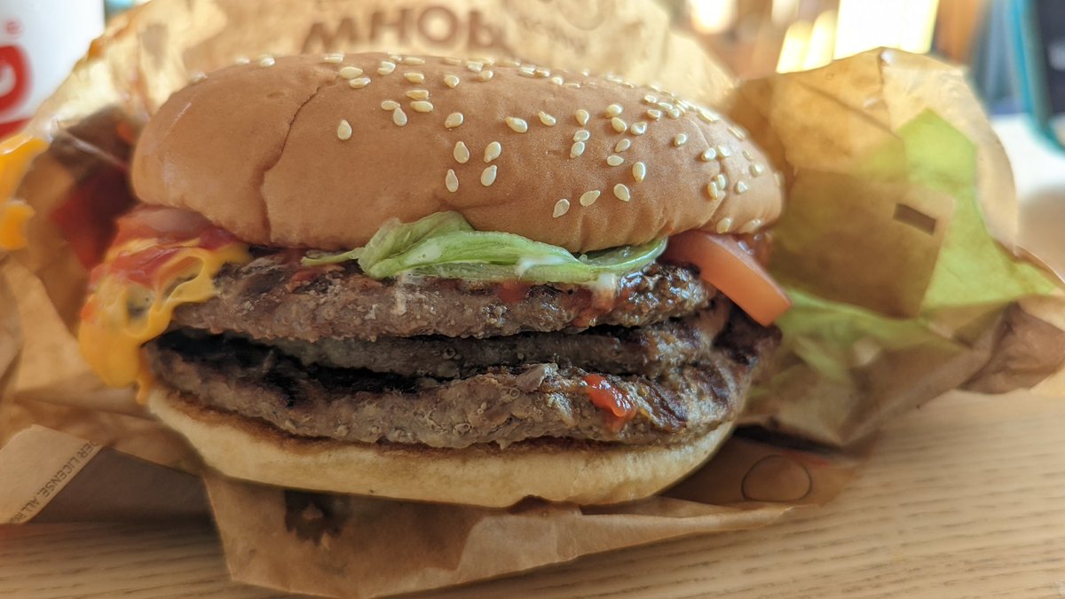 debittoinjapan's tweet photo. Aqui teneis el menu de Burger King que con cupon descuento se me ha quedado en 900 yen! Me he ahorrado 1200 yen con el cupón! #menuapp #Japon https://t.co/hBqInVbvEm