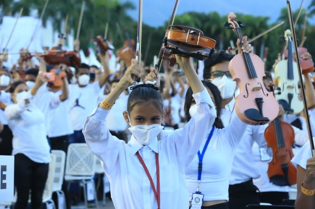 Guárico también es parte de #LaOrquestaMasGrandeDelMundo

Desde el Llano seguiremos fortaleciendo <a href="/elsistema/">El Sistema</a> que sin duda nos hace sentir mas orgullosos de ser Venezolanos 🇻🇪

#GuinnessWorldRecords