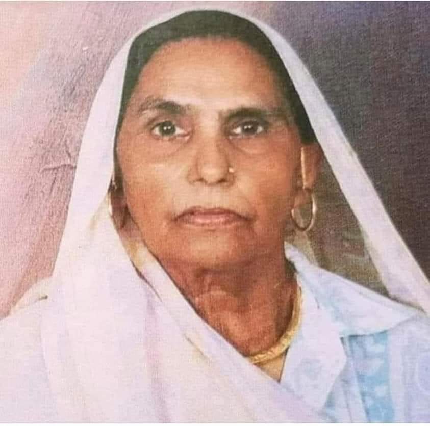 MThawliya's tweet photo. माननीया बहन कुमारी @Mayawati जी की माता रामरती जी के निधन की ख़बर से मन द्रवित है। प्रकृति बहन जी एवं उनके परिवार को दुख सहने की शक्ति प्रदान करे। विनम्र आदरांजलि।
तथागत बुद्ध उन्हें अपने चरणो में स्थान दे 💐

मुकुल थवालिया DARYS
डॉ.अम्बेडकर राष्ट्रीय युवा संघ(DARYS) भारत https://t.co/3BOYkgmIJZ