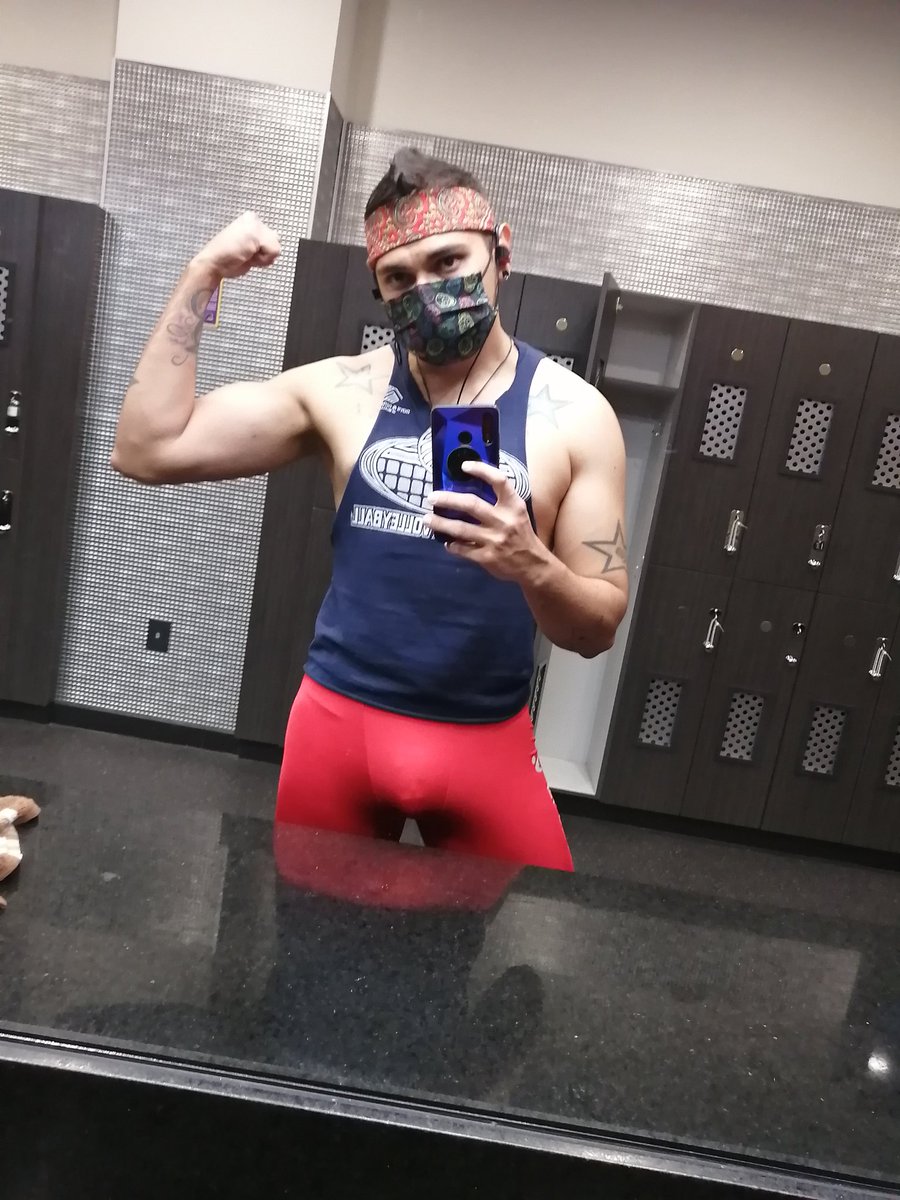 mawnimrod's tweet photo. I don't think I have uploaded a picture of me, so here I am, working out hard to look like a bara drawing one day lol. Ps. I love lycra that's why my characters wear them! 

#lycra #spandex #spandexmen #spandexfetish #meggings https://t.co/VnemEII09T