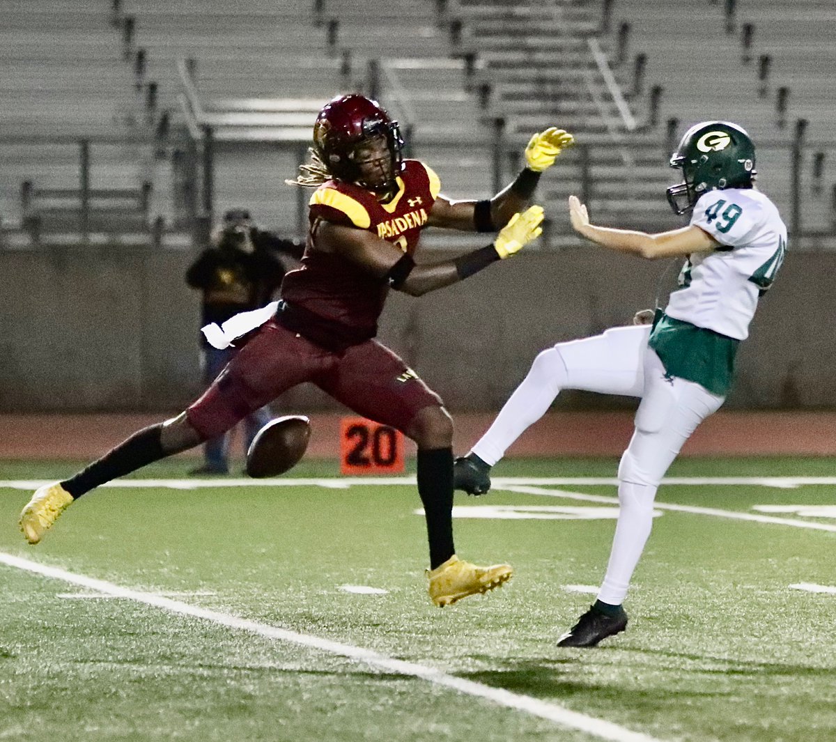 PCCAthletics's tweet photo. Football shots from tonight's win over Grossmont @kaydon_spens @WheelerSmith7 @Miiillllooooo @Lucio58_ @RobertTuckerPCC @Coach_ParamoPCC @Coach_E_60 @PCCLancer https://t.co/nPRmKoAjss
