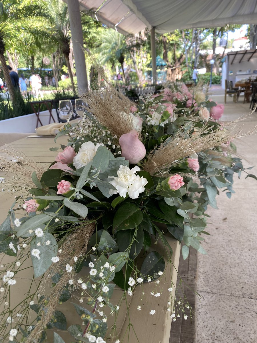 QuintaPavoReal's tweet photo. Hermosos centros de mesa de #inovaplant en #labodadeldía #pasiónportuboda https://t.co/iLBRqJapMd