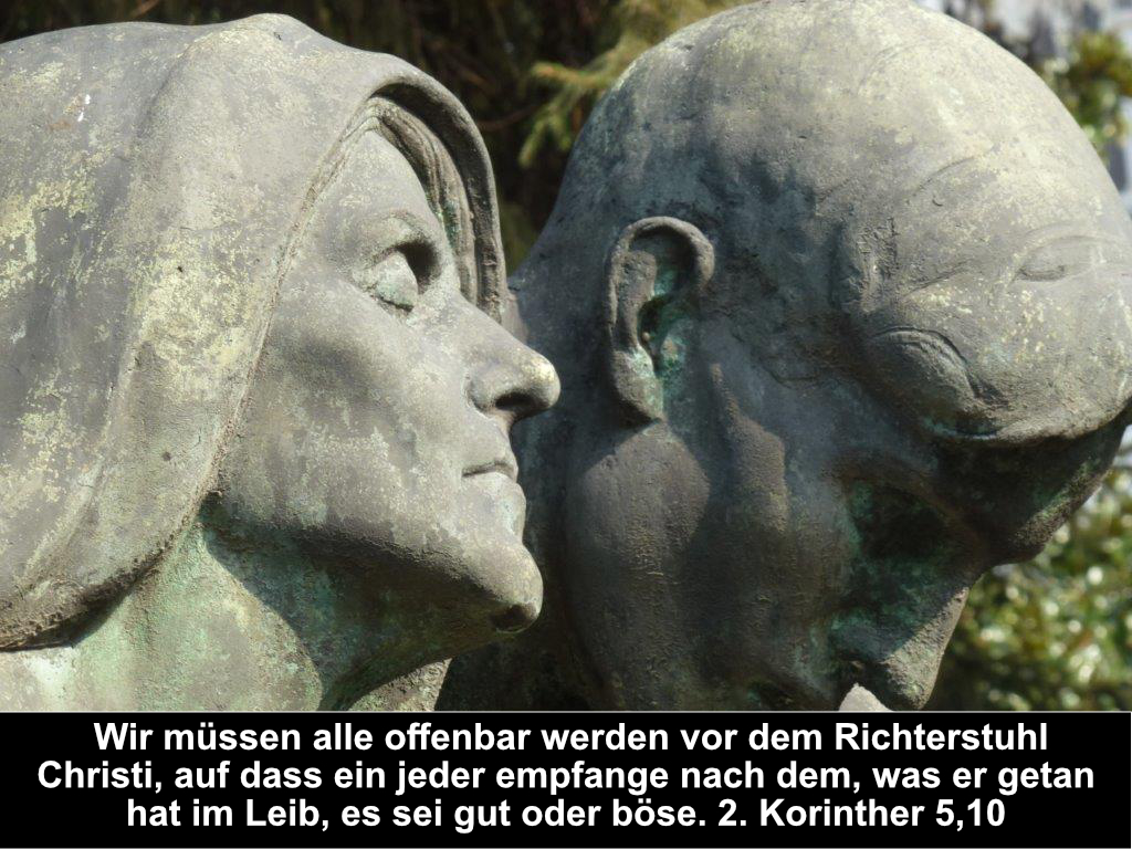 Bronzeskulpturen, ein Mann und eine Frau, Verzweiflung in den Gesichtern. Dazu der Wochenspruch:  Wir müssen alle offenbar werden vor dem Richterstuhl Christi, auf dass ein jeder empfange nach dem, was er getan hat im Leib, es sei gut oder böse. 2. Korinther 5,10