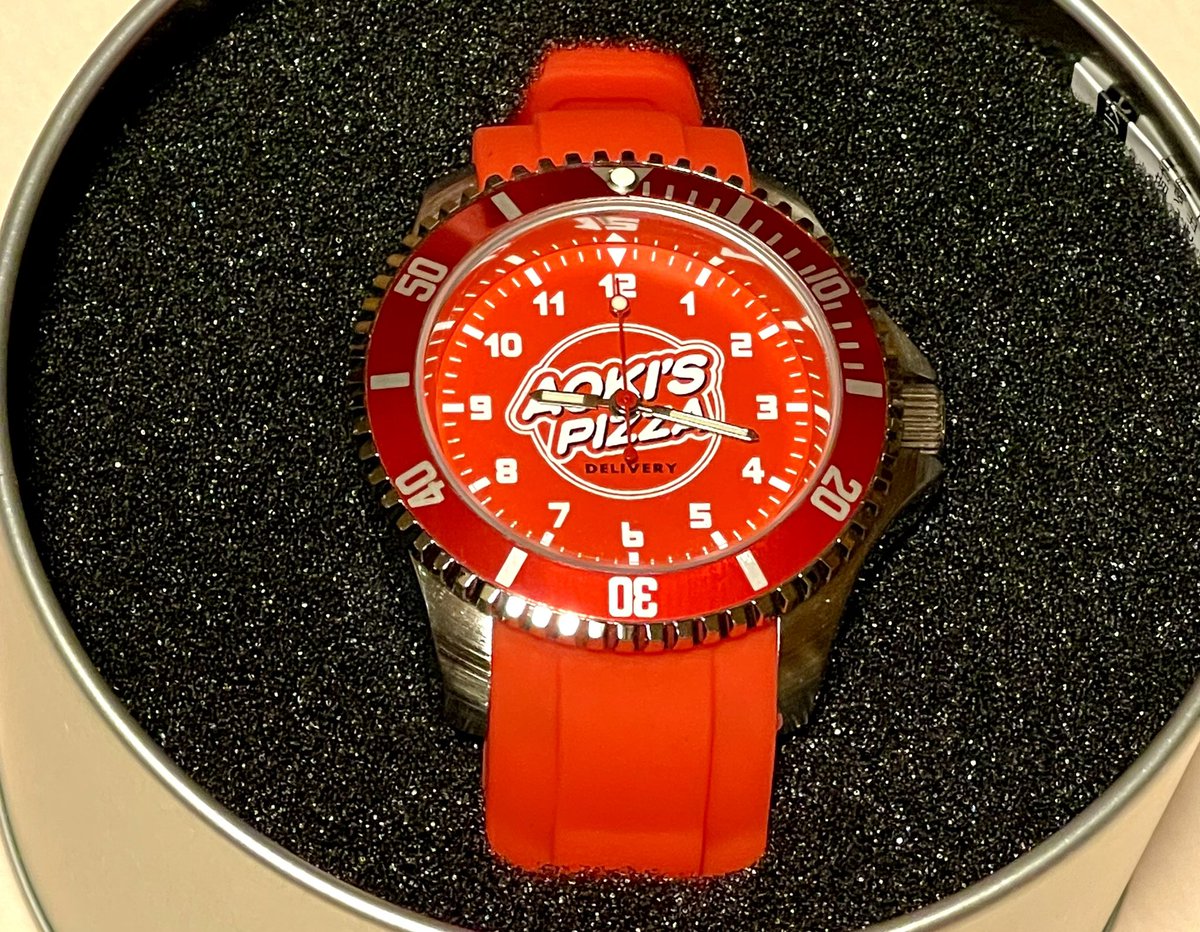 yuki_4976's tweet photo. アオキーズピザ🍕の時計プレゼント、当選したー😊🙌　ありがとうございます。やった❗️ もったいなくて使えない：笑
ハロウィン企画の『血まみれゾンビーノ2021』　見た目はゾンビの指🧟‍♀️ですが、美味しかったです。
#aokis_pizza  #血まみれゾンビーノ https://t.co/CRzBPde2kG
