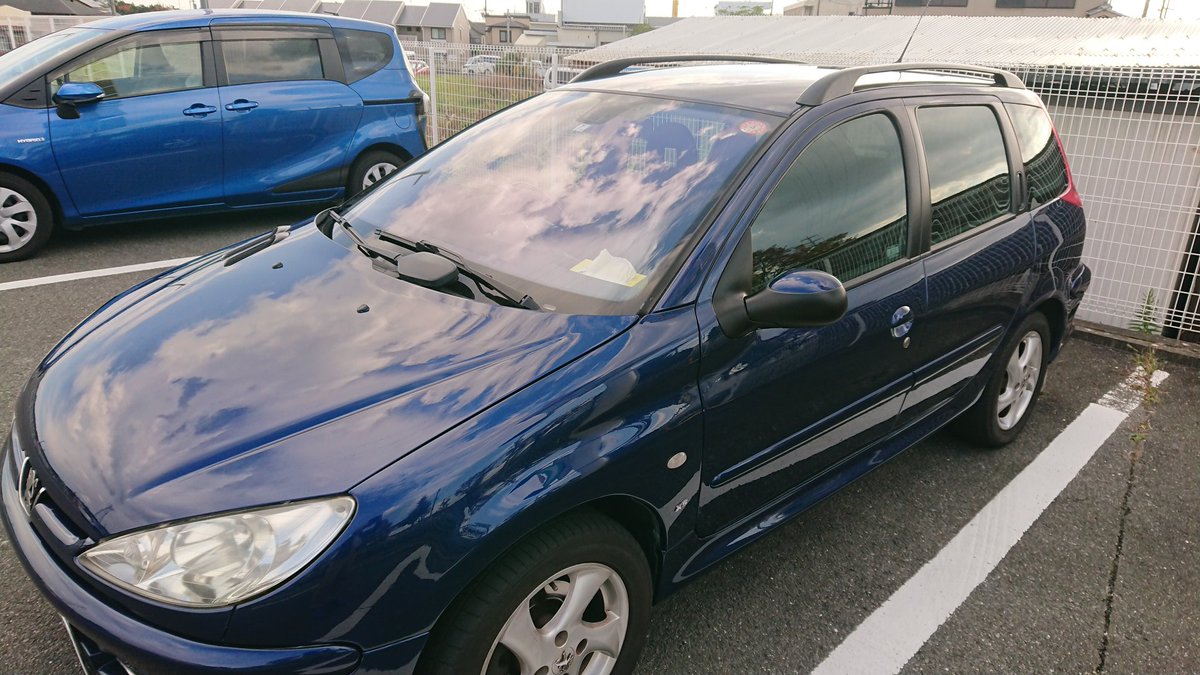 nogutakesrx's tweet photo. 12万kmオーバー17年落ちのファミリーカーを先日足回りリフレッシュしたらすこぶる調子よくなったので外装もオールペンでリフレッシュ、これであと10年は戦える…… #206SW https://t.co/suJWOlTCLN