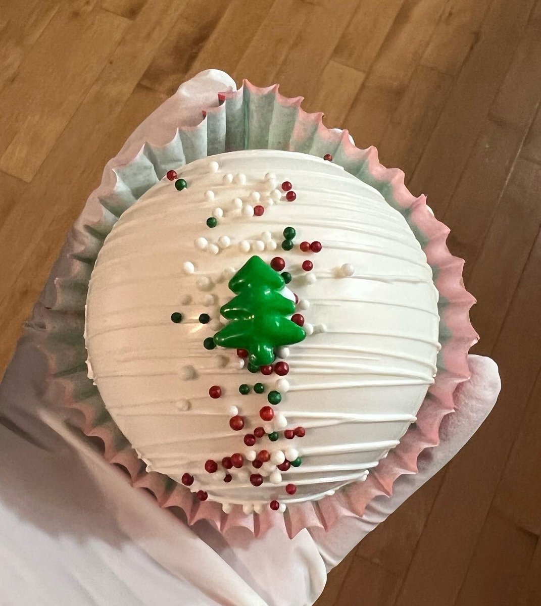 surpriseboxca's tweet photo. Hot chocolate bombs!

#corporatechristmasgifts 
#surpriseboxca
#surpriseboxyyc
#deliveringsmiles 
#surprise
#giftboxes
#bestideaever 
#yycnow 
#yyc 
#calgary 
#smashablecakesyyc 
#hotchocolatebomb https://t.co/fsJDtvCDJv