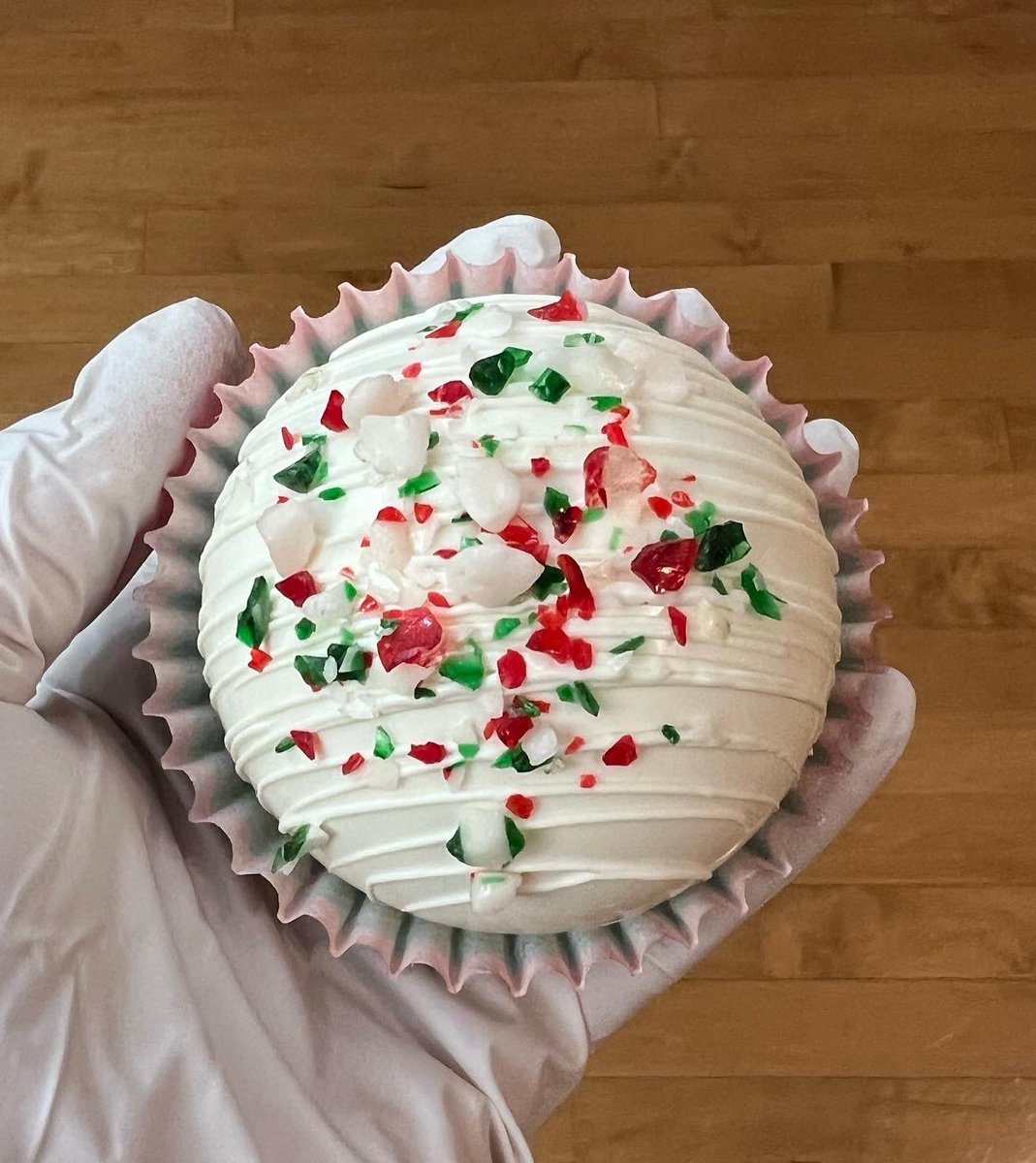 surpriseboxca's tweet photo. Hot chocolate bombs!

#corporatechristmasgifts 
#surpriseboxca
#surpriseboxyyc
#deliveringsmiles 
#surprise
#giftboxes
#bestideaever 
#yycnow 
#yyc 
#calgary 
#smashablecakesyyc 
#hotchocolatebomb https://t.co/fsJDtvCDJv