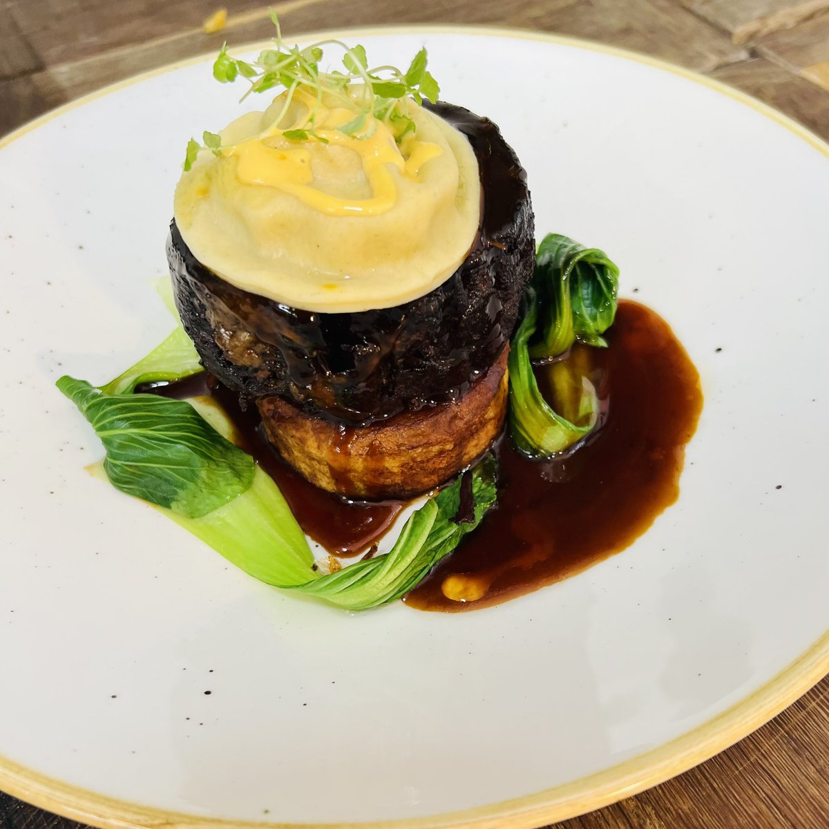 Beef Featherblade | Lobster Thermidor Ravioli | Potato Fondant | Red Wine and Truffle Jus

Saturday Night Surf’n Turf 
#surfandturf
#beefblade
#lobsterravioli
#halfwayhouseinn
#pubfood